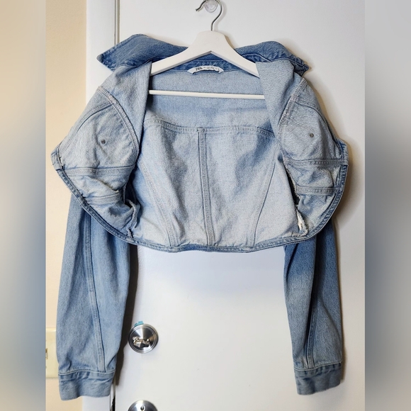 ZARA Cropped Denim Jacket Light Wash Arched Hem Jean Bolero Size L - Picture 4 of 13